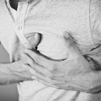 Titelbild Schmerzen in der Brust / Brustschmerzen